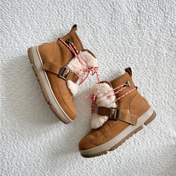 UGG Chestnut Classic Weather Hiker Boots 9 - Picture 1 of 15